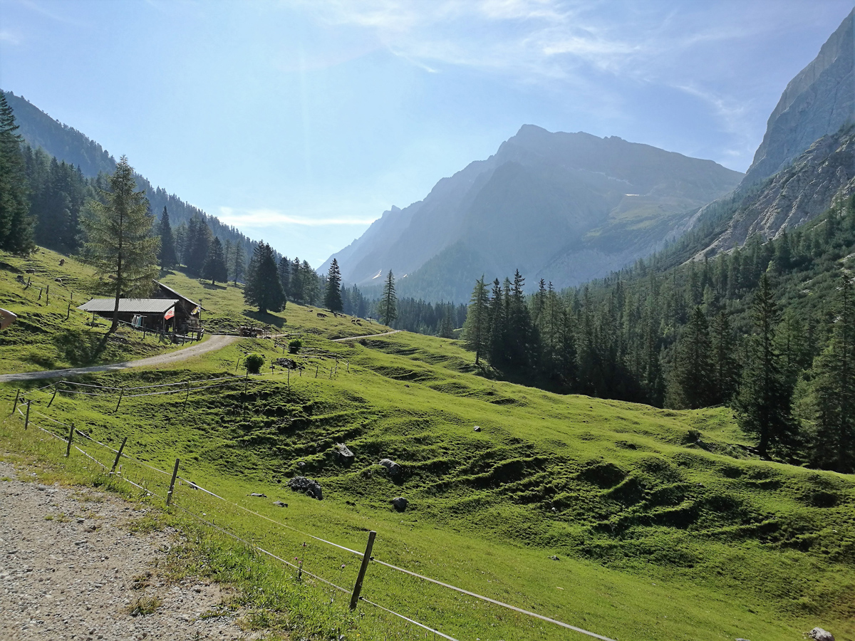 Karwendel Hoehenweg Weitwanderung Tirol
