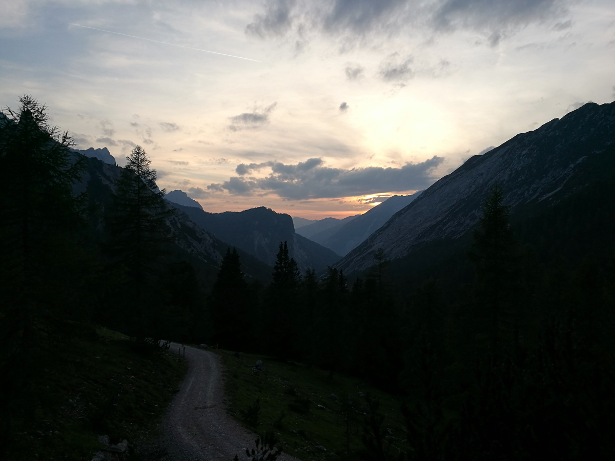 Karwendel Hoehenweg Weitwanderung Tirol