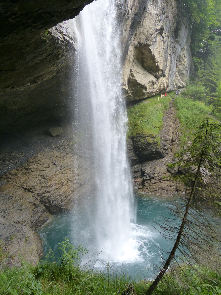 baerglistueber Wasserfall Glarner Land Schweiz